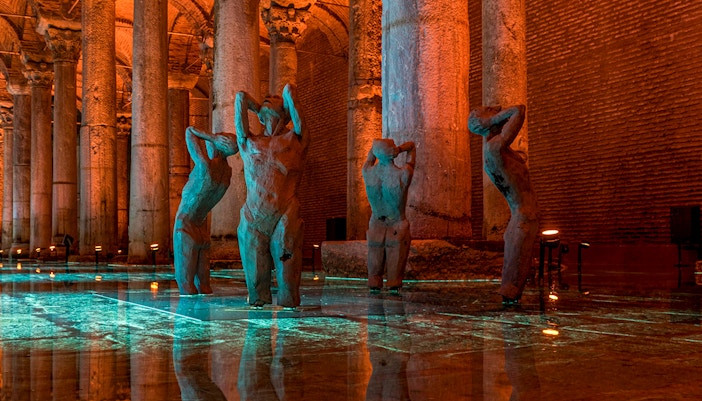 Basilica Cistern interior with columns, part of Istanbul Combo tour including Blue Mosque and Bosphorus Cruise.