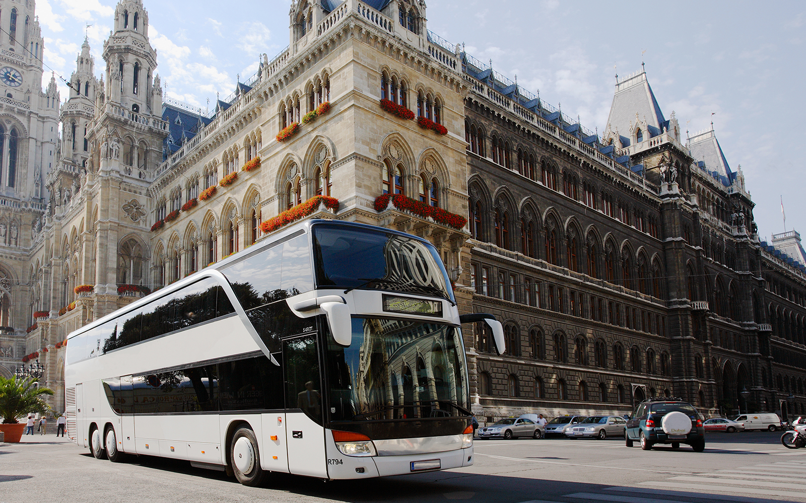 Bus in front of Vienna's historic building near Museum of Illusions.
