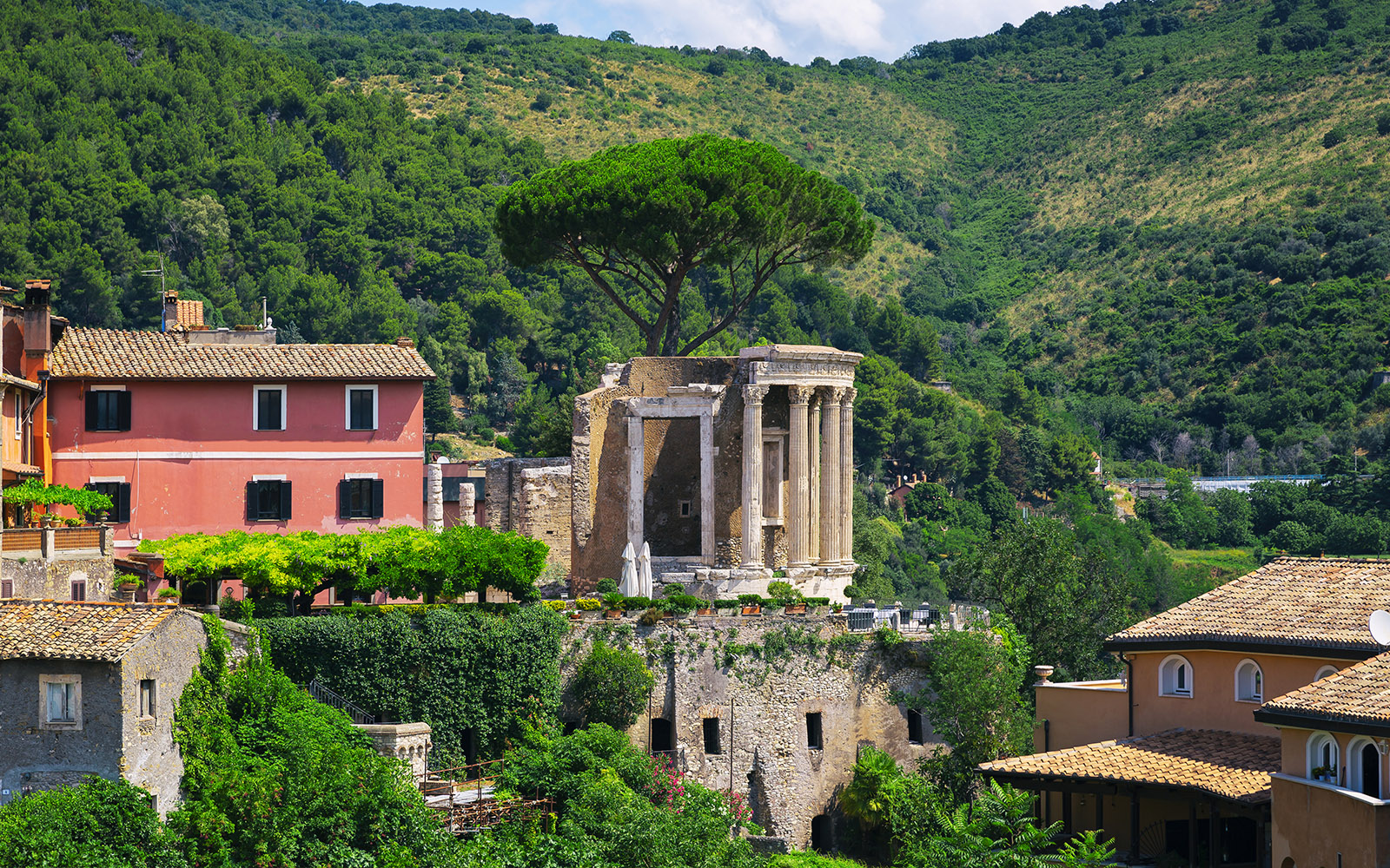 Roman Temples Vistas and Tiberius in Villa Gregoriana