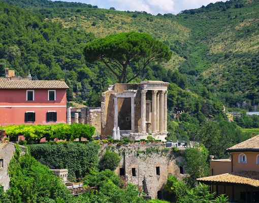 Roman Temples Vistas and Tiberius in Villa Gregoriana