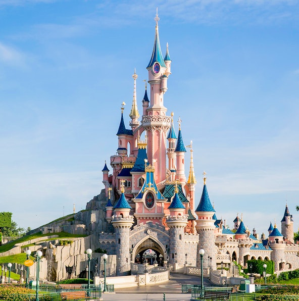 Have a magical dining experience at Disneyland Paris restaurants