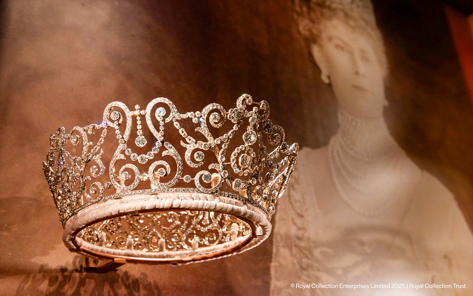 Diamond tiara displayed at The Edwardians Age of Elegance Exhibition, Kings Gallery, Buckingham Palace.