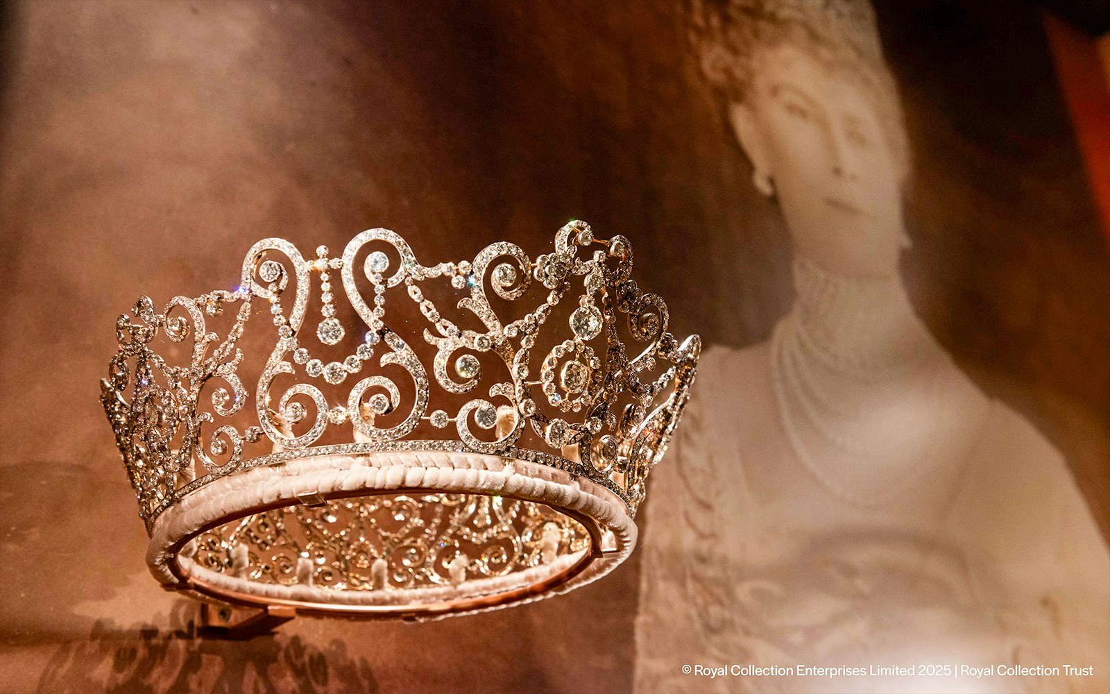Diamond tiara displayed at The Edwardians Age of Elegance Exhibition, Kings Gallery, Buckingham Palace.