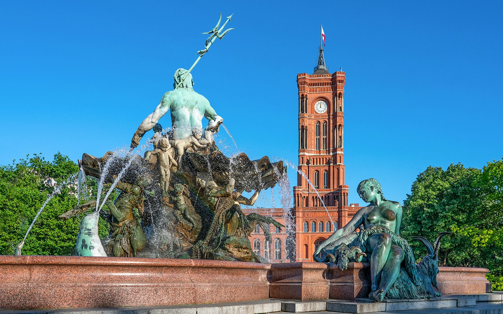 Rotes Rathaus (Neptune Fountain)