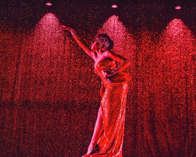 Paradis Latin Show with Dinner and Champagne