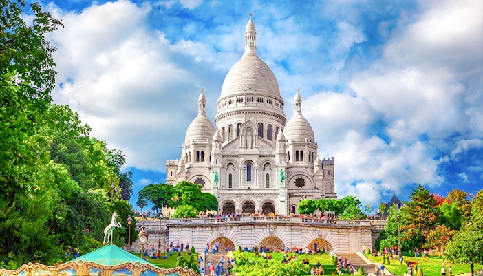 Montmartre street art mural on English guided tour in Paris.