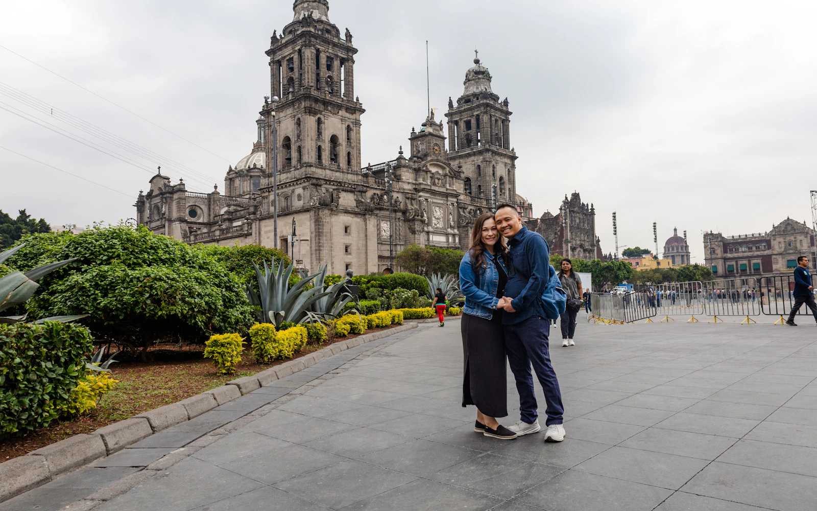 Mexico City Vacation Photoshoot at Iconic Landmarks Image 3