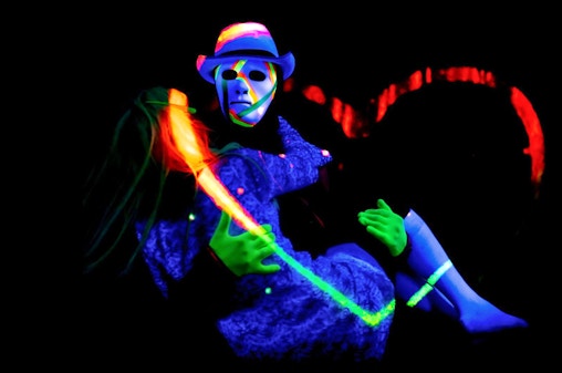 Ingressos para o espetáculo teatral Images of Love Black Light