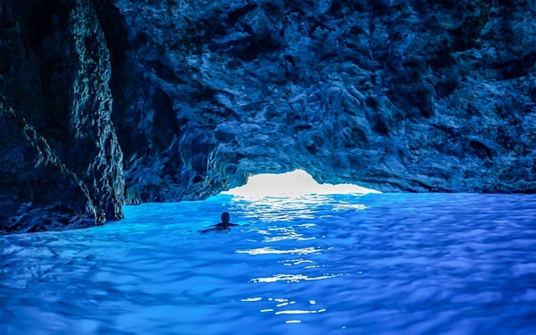 From Dubrovnik: Blue Cave, Green Caves & Sunj Beach Boat Tour with Drinks