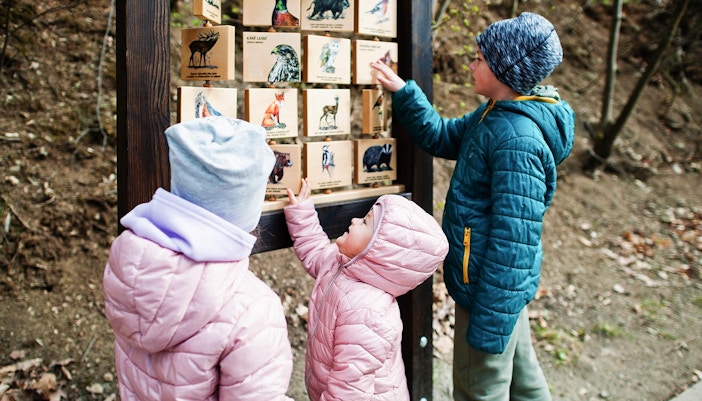 Kids learn about birds at Barcelona zoo