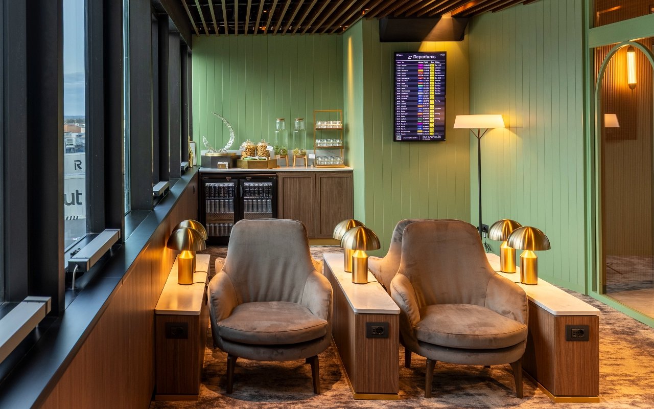 Lounge seating area with chairs and lamps at Plaza Premium First, Terminal 1, Fiumicino Airport.