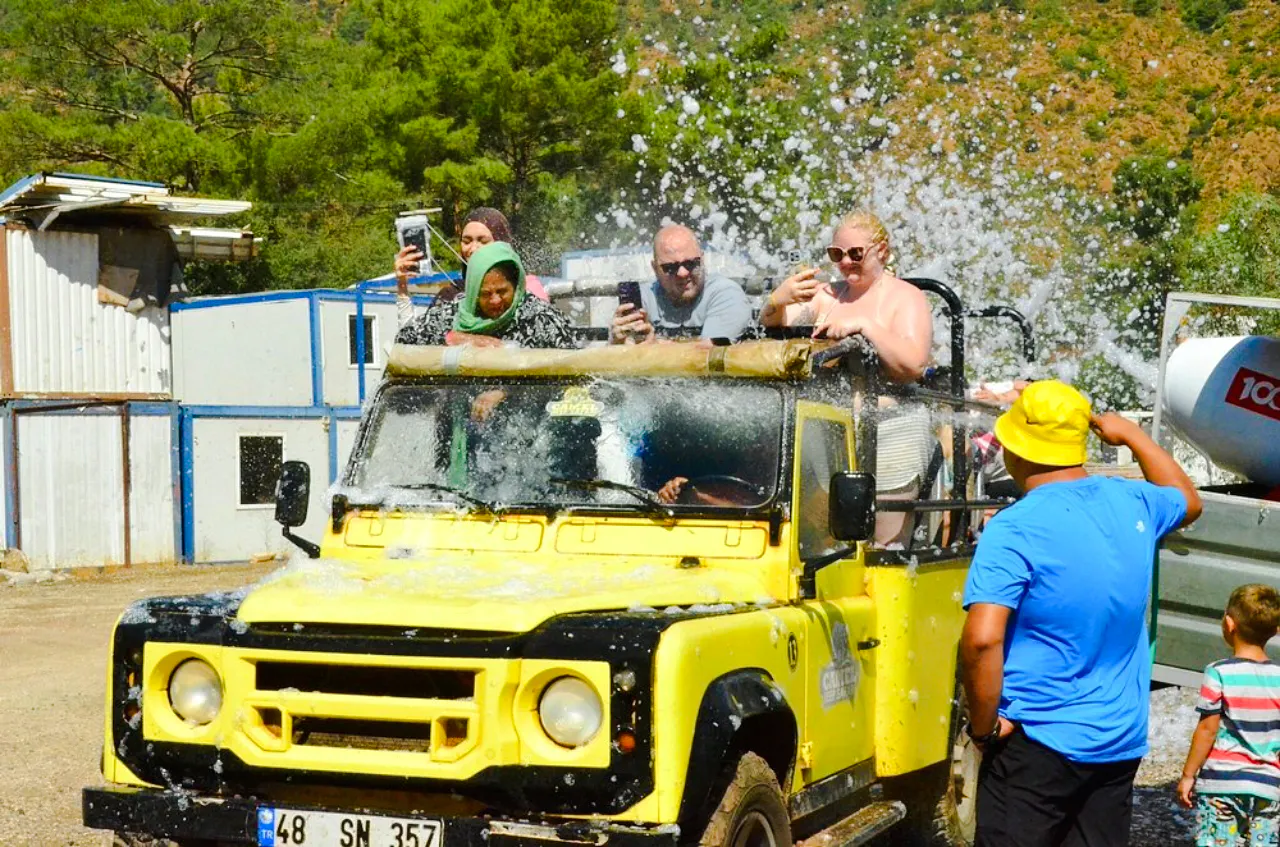 saindo de marmaris: safári de jipe com brincadeiras na água até a cachoeira de turgut e a praia de kızkumu-1