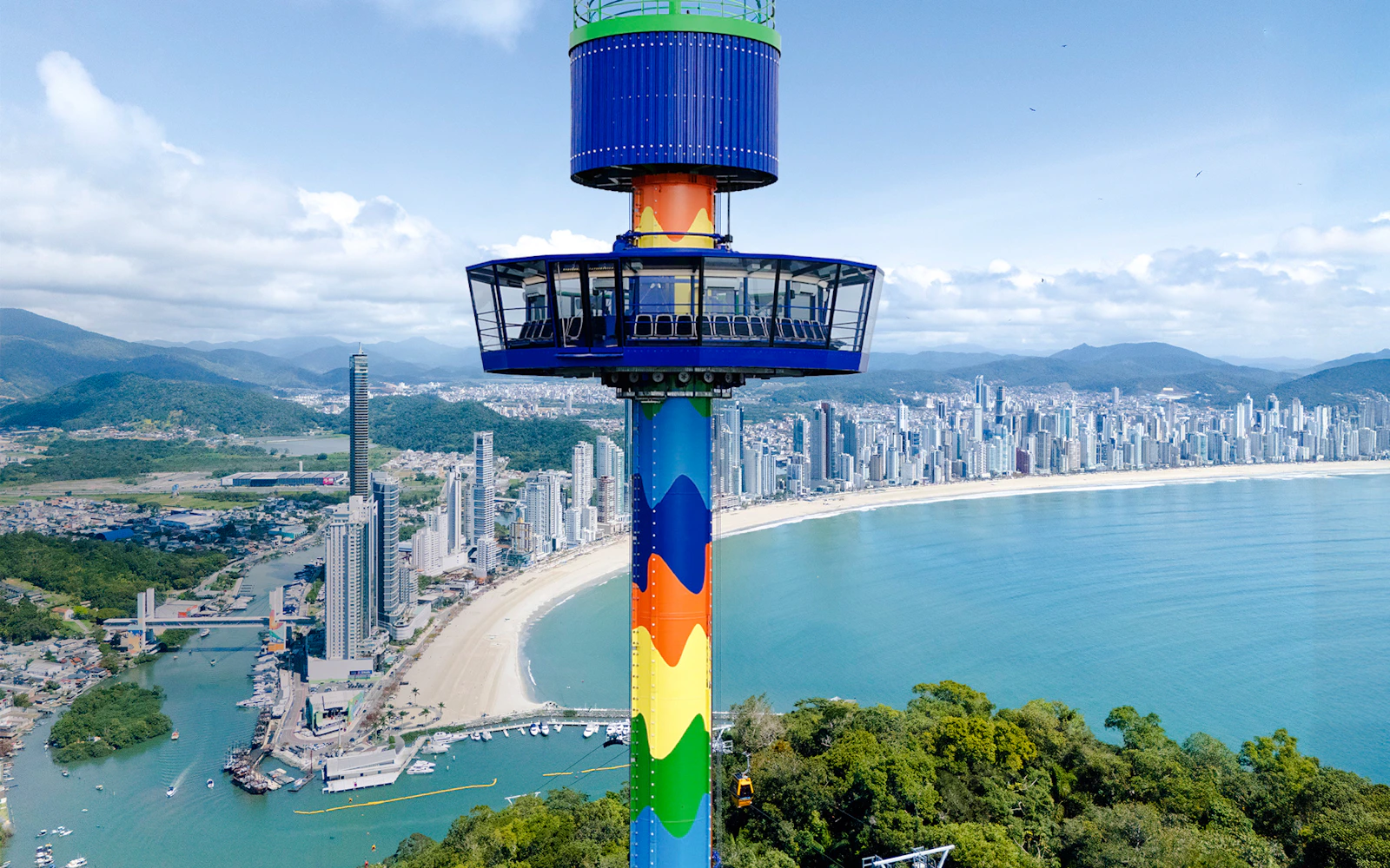 From Florianópolis: Balneário Camboriú Tour with Unipraias Cable Car Ticket and Laranjeiras Beach Image 12
