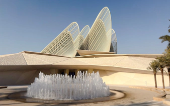 private stadtrundfahrt in abu dhabi während eines zwischenstopps mit flughafentransfers und eintritt in die große moschee-7
