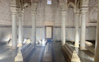 guidet vandretur i marrakech: saadier-gravene, bahia-palasset og basarene i medinaen-15
