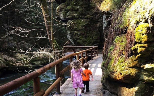 jednodniowa wycieczka do drezna: most bastei, transport statkiem po wąwozie i skały tisa narnia-2