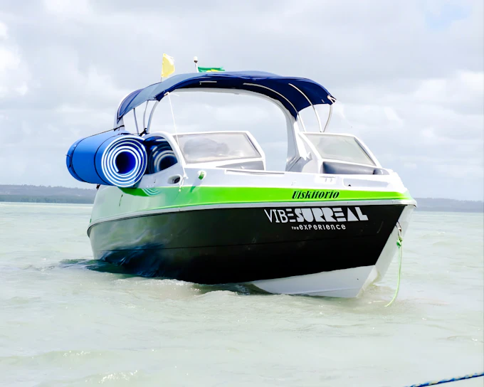 Pipa: Lagoa de Guaraíras Shared Speedboat Tour with Clay Bath and Sandbank Stops