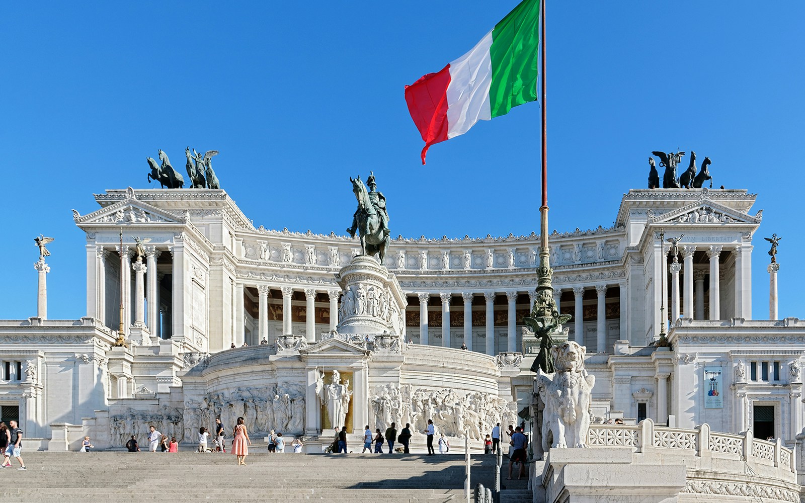 Altar of the Fatherland in Rome with its grand columns and statues.