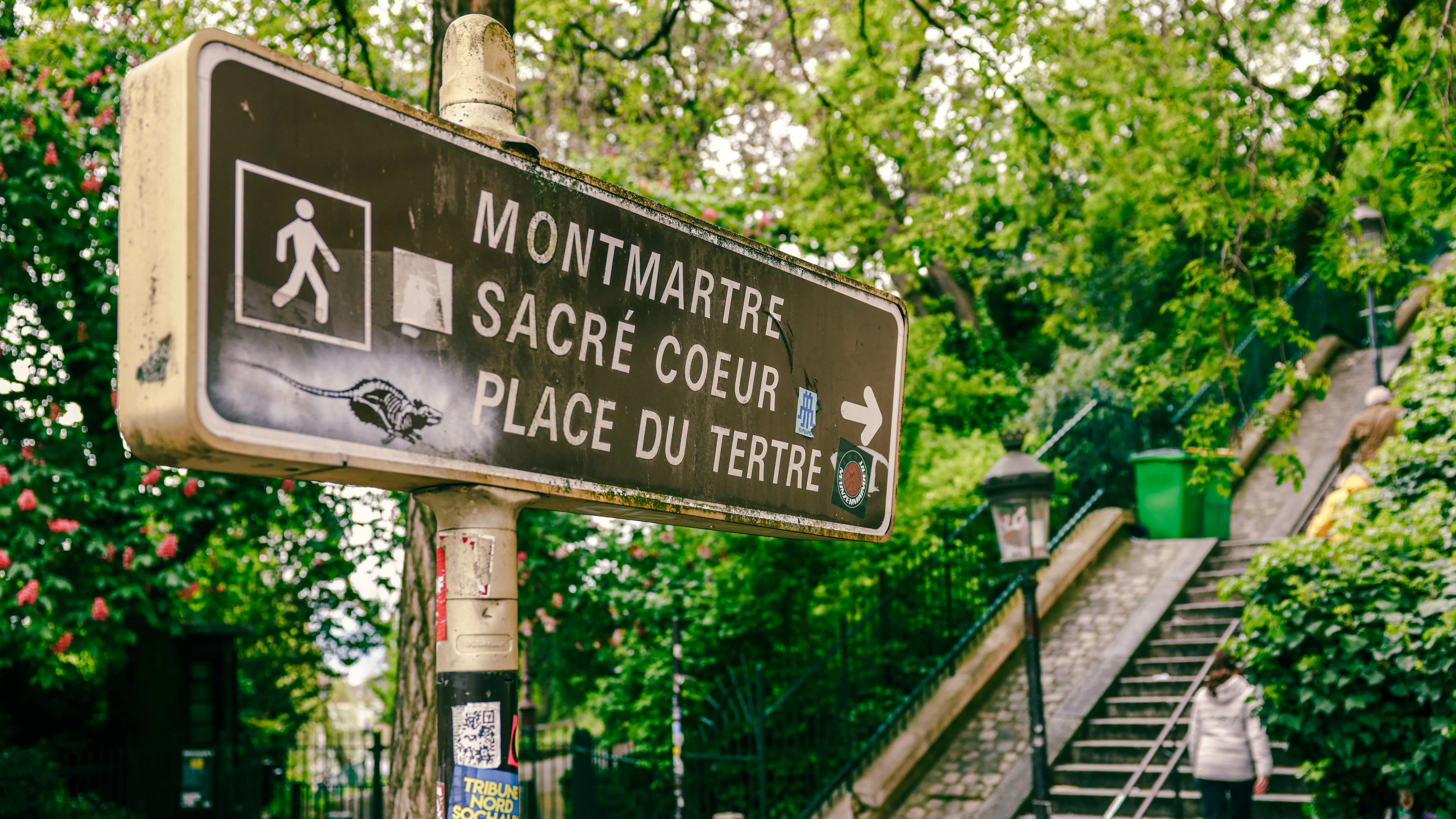 Paris Small-Group Walking Tour with Fragonard Perfume Museum Visit, Chocolate & Champagne Tastings
