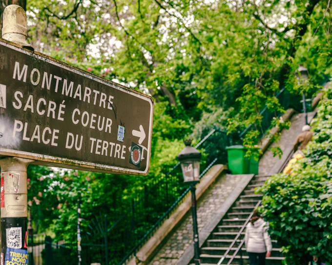Paris Small-Group Walking Tour with Fragonard Perfume Museum Visit, Chocolate & Champagne Tastings