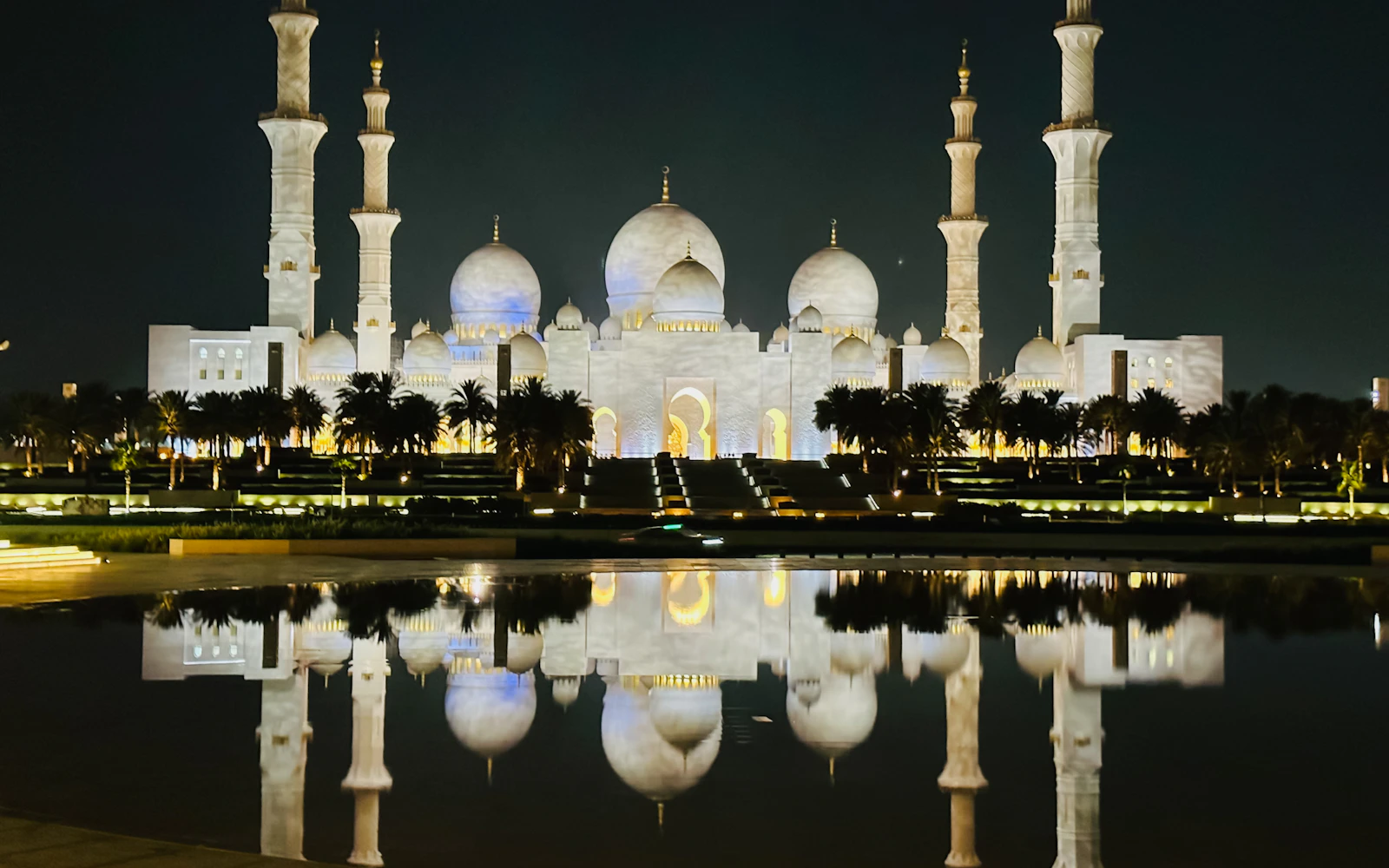 Abu Dhabi Private Night City Tour with Airport & Hotel Pickup
