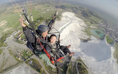 Pamukkale: Tandem Paragliding Over Hierapolis and Pamukkale Travertines