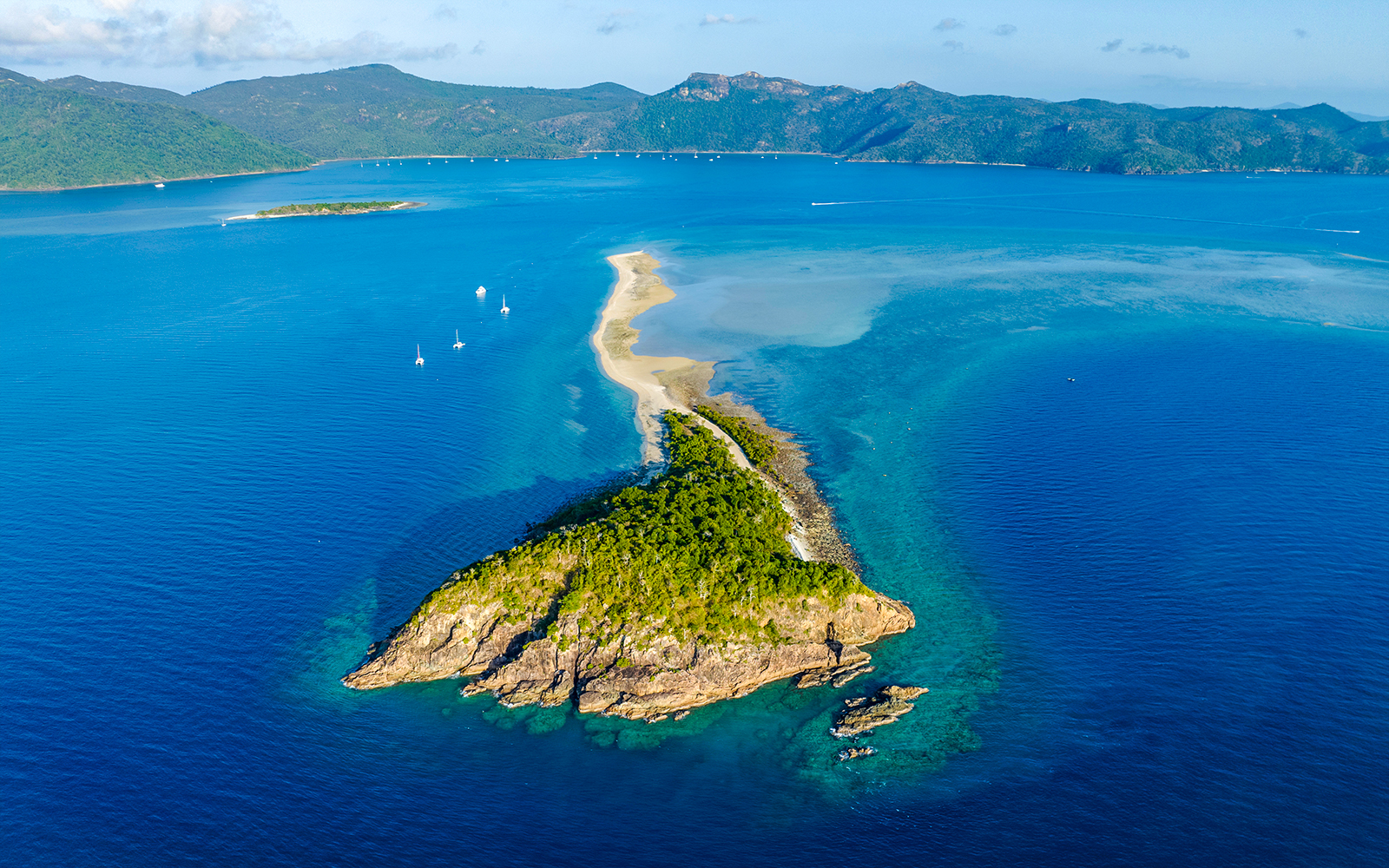Langford Island with turquoise waters and lush greenery, Whitsundays, Australia.