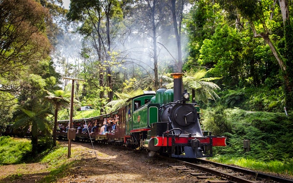 From Melbourne: Puffing Billy & Healesville Sanctuary Scenic Tour with Transfers
