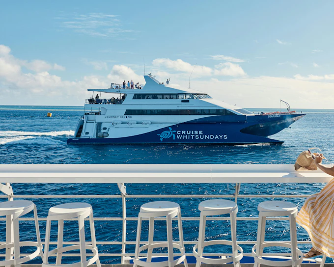 From Airlie Beach/Hamilton Island/Daydream Island: Whitehaven Beach & Hill Inlet Chill & Grill Tour