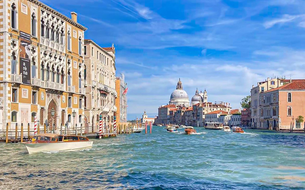 Grand Canal in Venice with boats and historic buildings.
