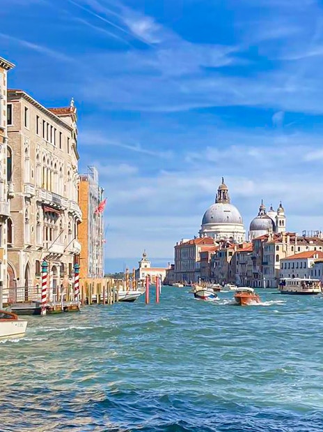 Grand Canal in Venice with boats and historic buildings.