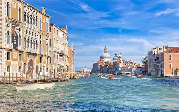Grand Canal in Venice with boats and historic buildings.