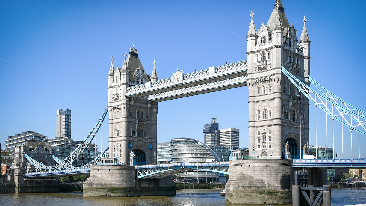 Tower Bridge and Westminster walking tour with view of iconic London landmarks.
