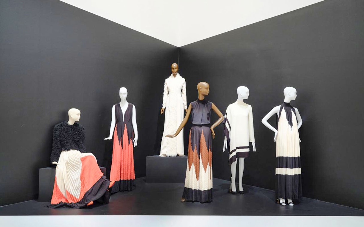 Mannequins displaying Martin Grant fashion exhibits with black and white dresses.