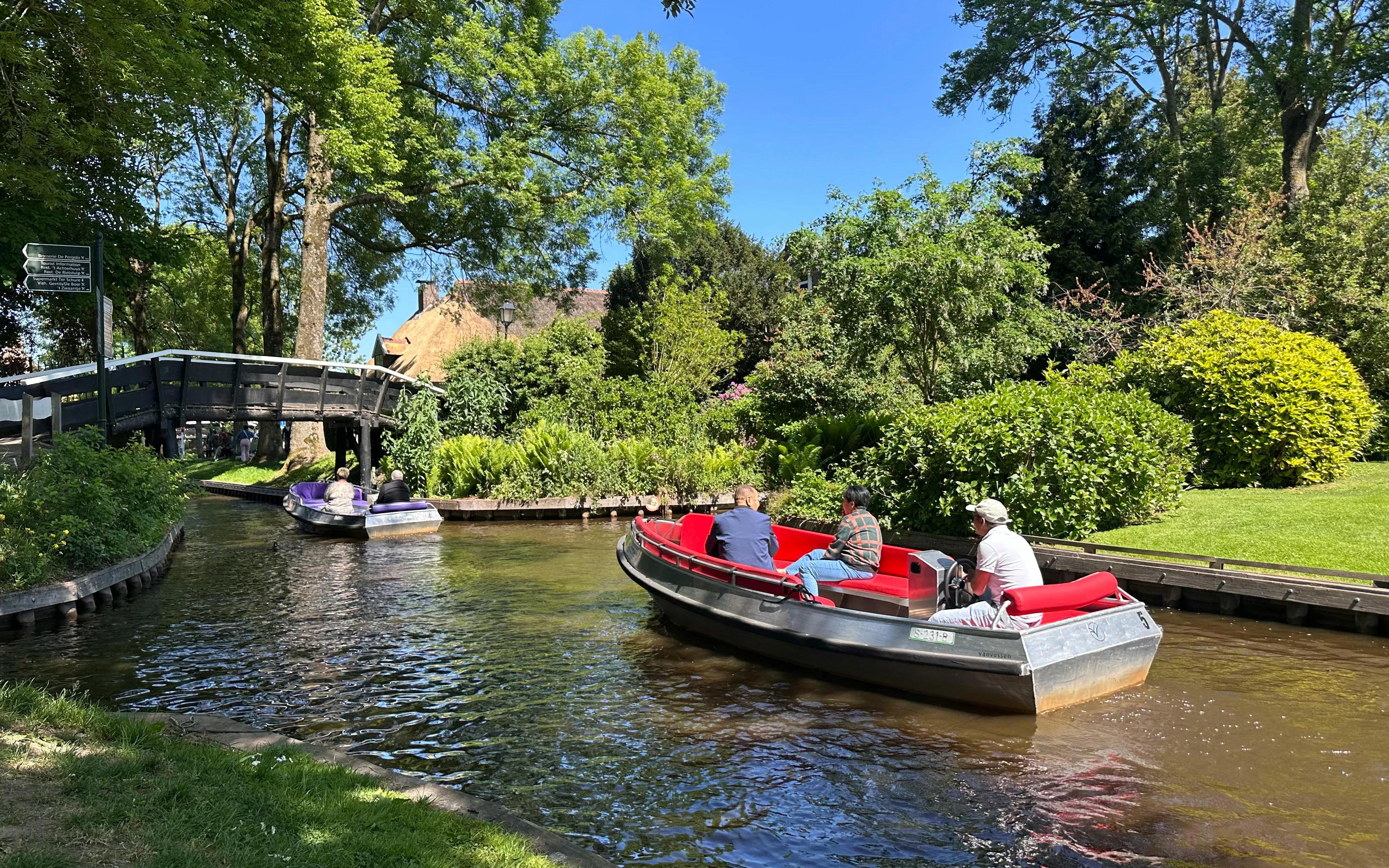 From Amsterdam: Giethoorn Village Bus Tour + Canal Cruise Image 6