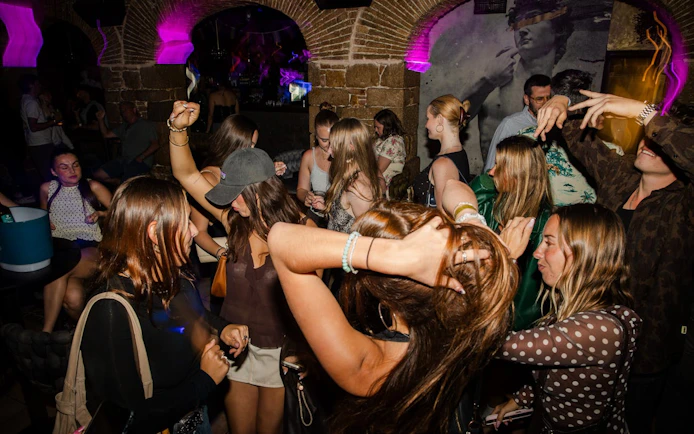 Split After Dark: Pub Crawl