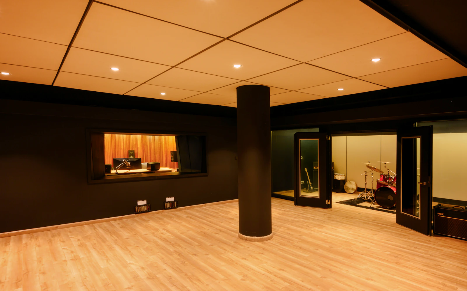Dubai Vocal Recording Studio Experience Image 2
