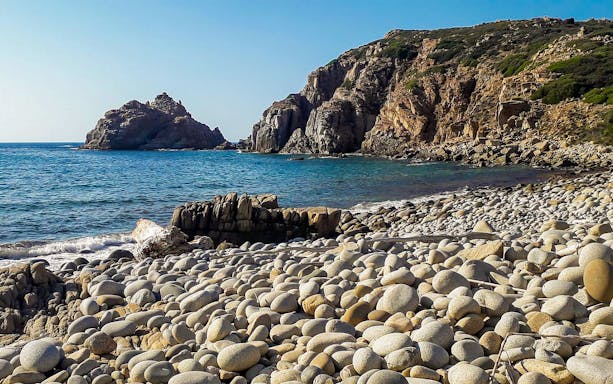 Rocky shoreline and cliffs at Manago Stone Garden trek.