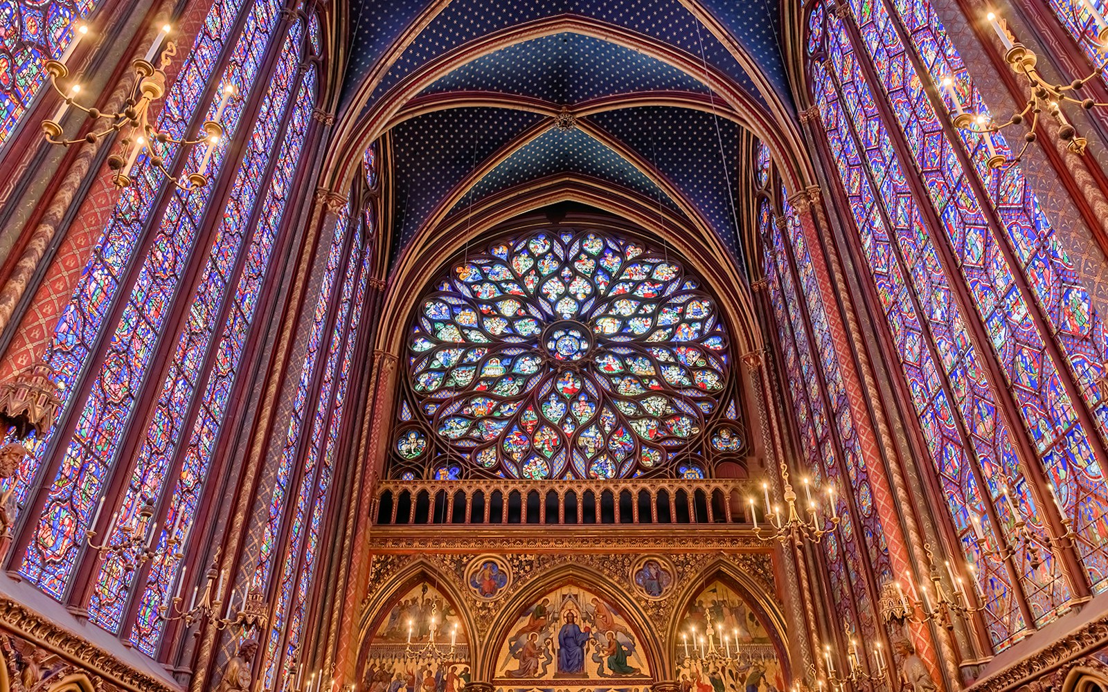 Rosace à l'intérieur de la Sainte Chapelle à l'intérieur