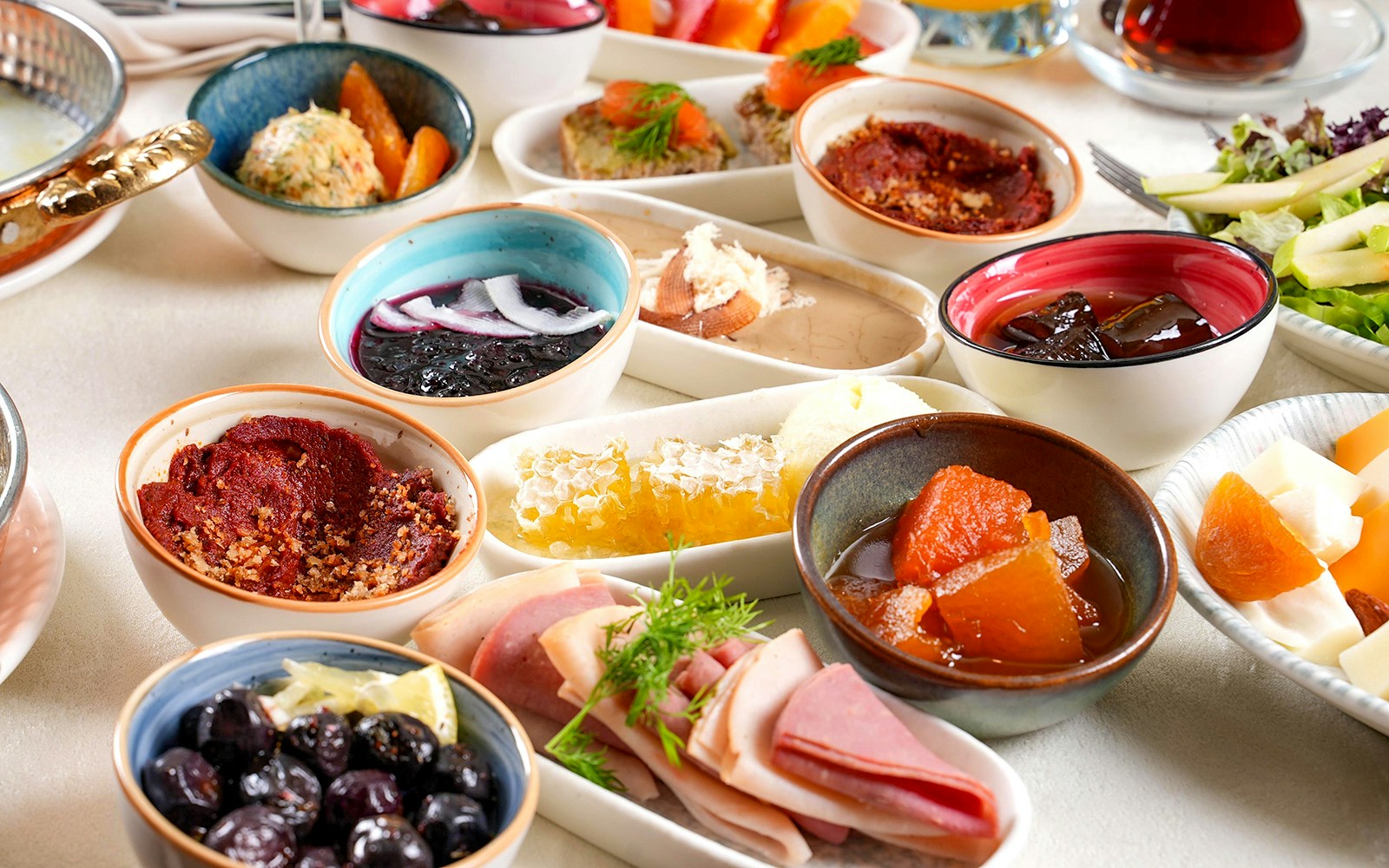 Bosphorus brunch cruise with private table featuring assorted dishes and live music in Istanbul.