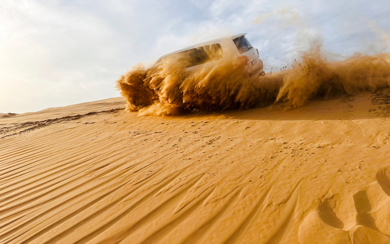 Abu Dhabi 4-Hour Private Desert Safari & Sandboarding
