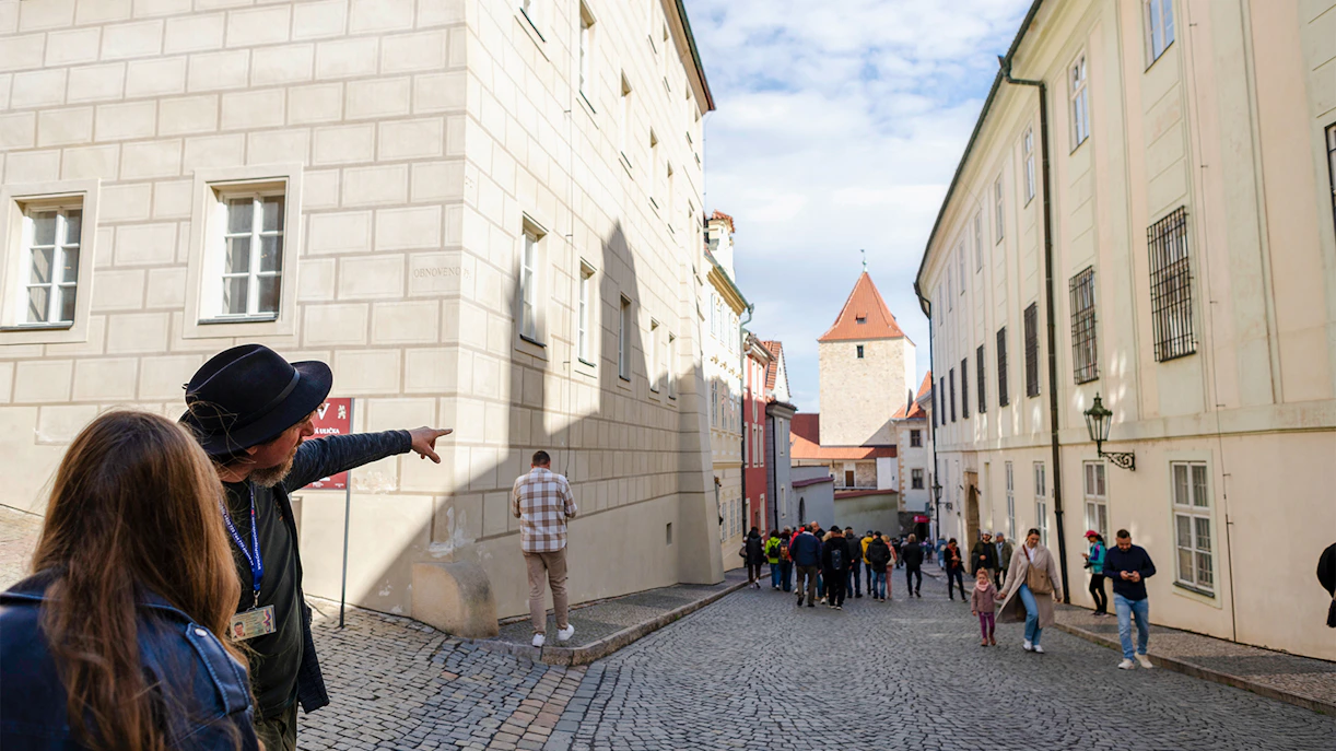 https://cdn-imgix.headout.com/media/images/2fad95b91a7e8e5d870810531867665c-Praguecastle01.jpg