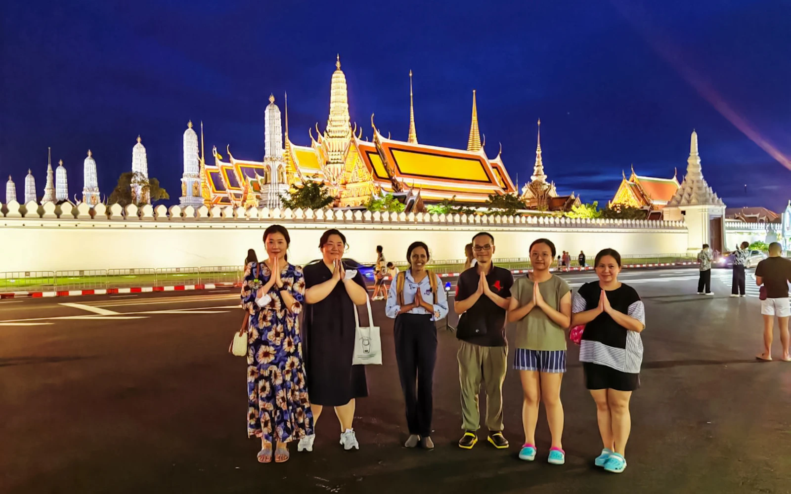 Bangkok Small-Group Tuk-Tuk Guided Tour with Lotus Flower Folding Image 2