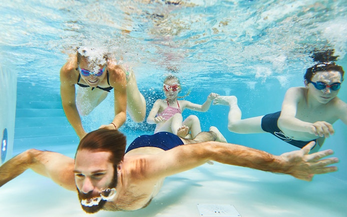 Tourists swimming underwater at Bellewaerde Aquapark.