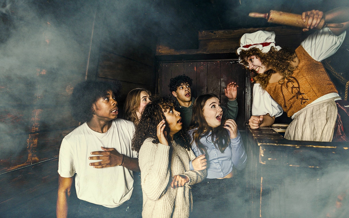 Guests reacting to a performer at the Amsterdam Dungeon.