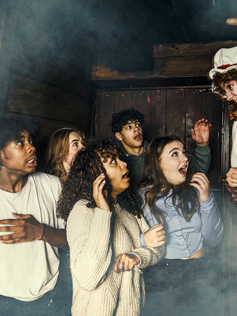 Guests reacting to a performer at the Amsterdam Dungeon.