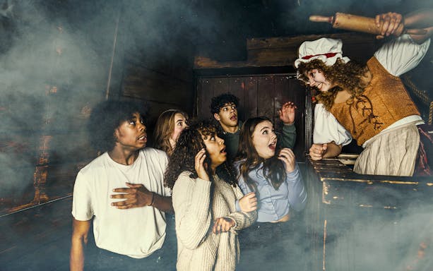 Guests reacting to a performer at the Amsterdam Dungeon.