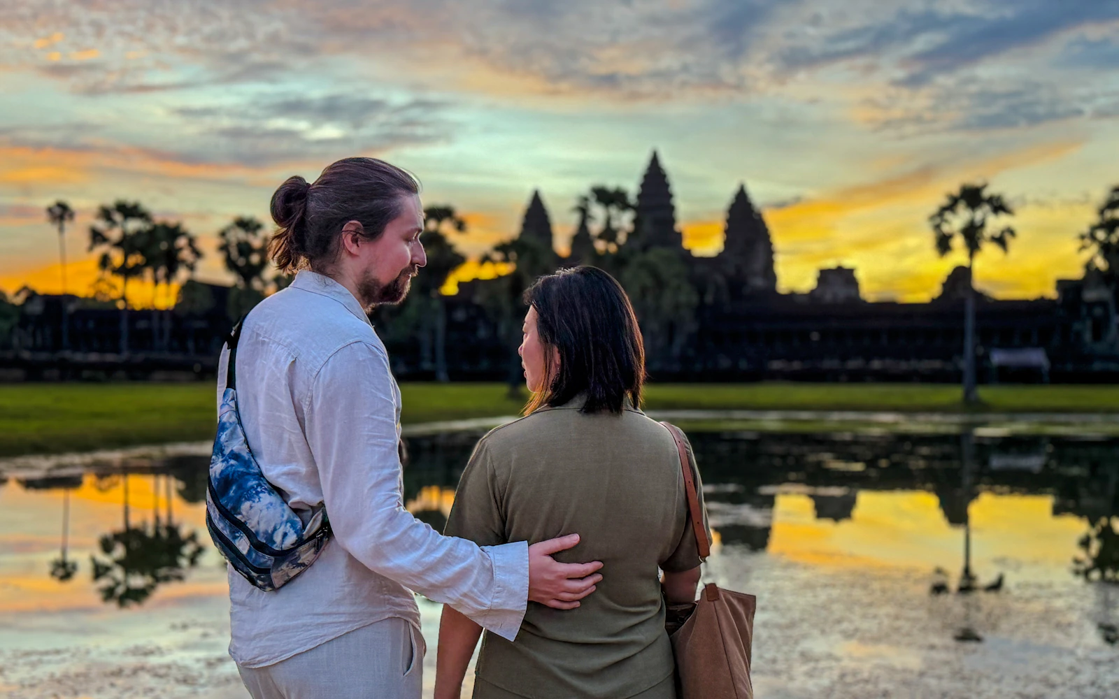 From Phnom Penh: Angkor Wat Sunrise Guided Tour by Round-Trip Sleeper Bus (Product 56856)