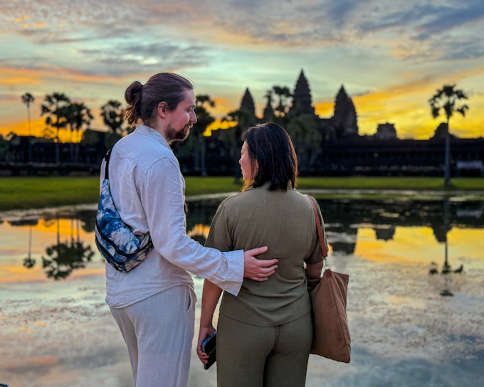 From Phnom Penh: Angkor Wat Sunrise Guided Tour by Round-Trip Sleeper Bus (Product 56856)