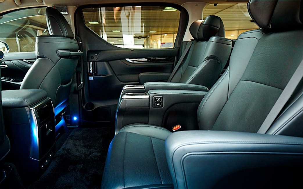 Luxury car interior for Universal Studios Japan transfer from Osaka.